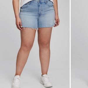 GAP Size 10/30 High rise 4” Denim Short Light Wash Distressed